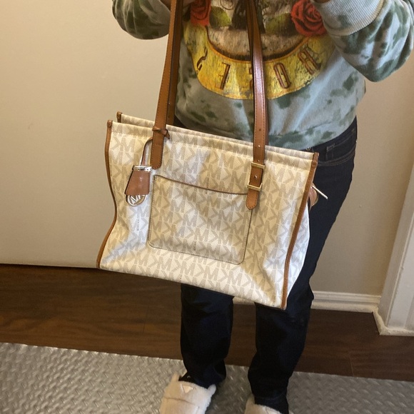 🔥Sale🔥Michael Kors Darien medium tote - Picture 4 of 16